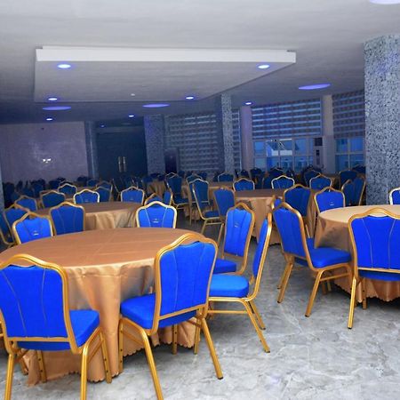 Vacation Villa Hotels And Suites Асаба Екстериор снимка