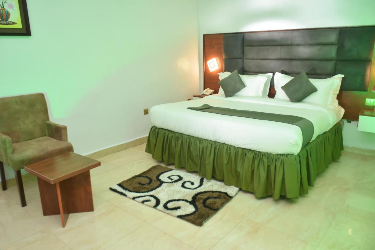 Vacation Villa Hotels And Suites Асаба Екстериор снимка