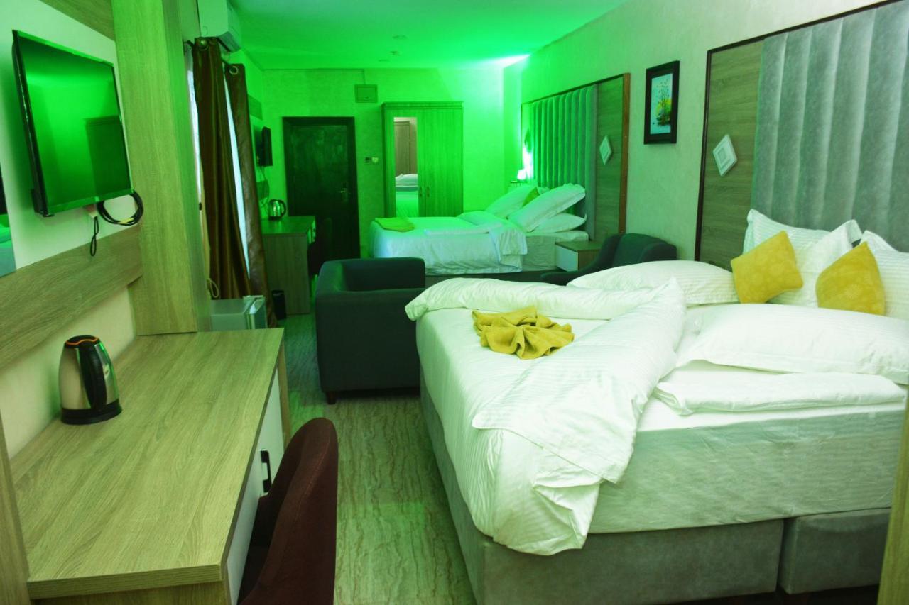 Vacation Villa Hotels And Suites Асаба Екстериор снимка