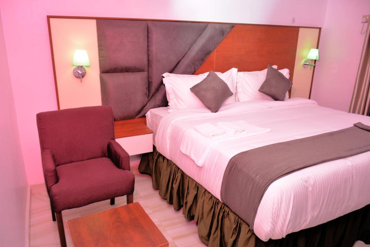 Vacation Villa Hotels And Suites Асаба Екстериор снимка