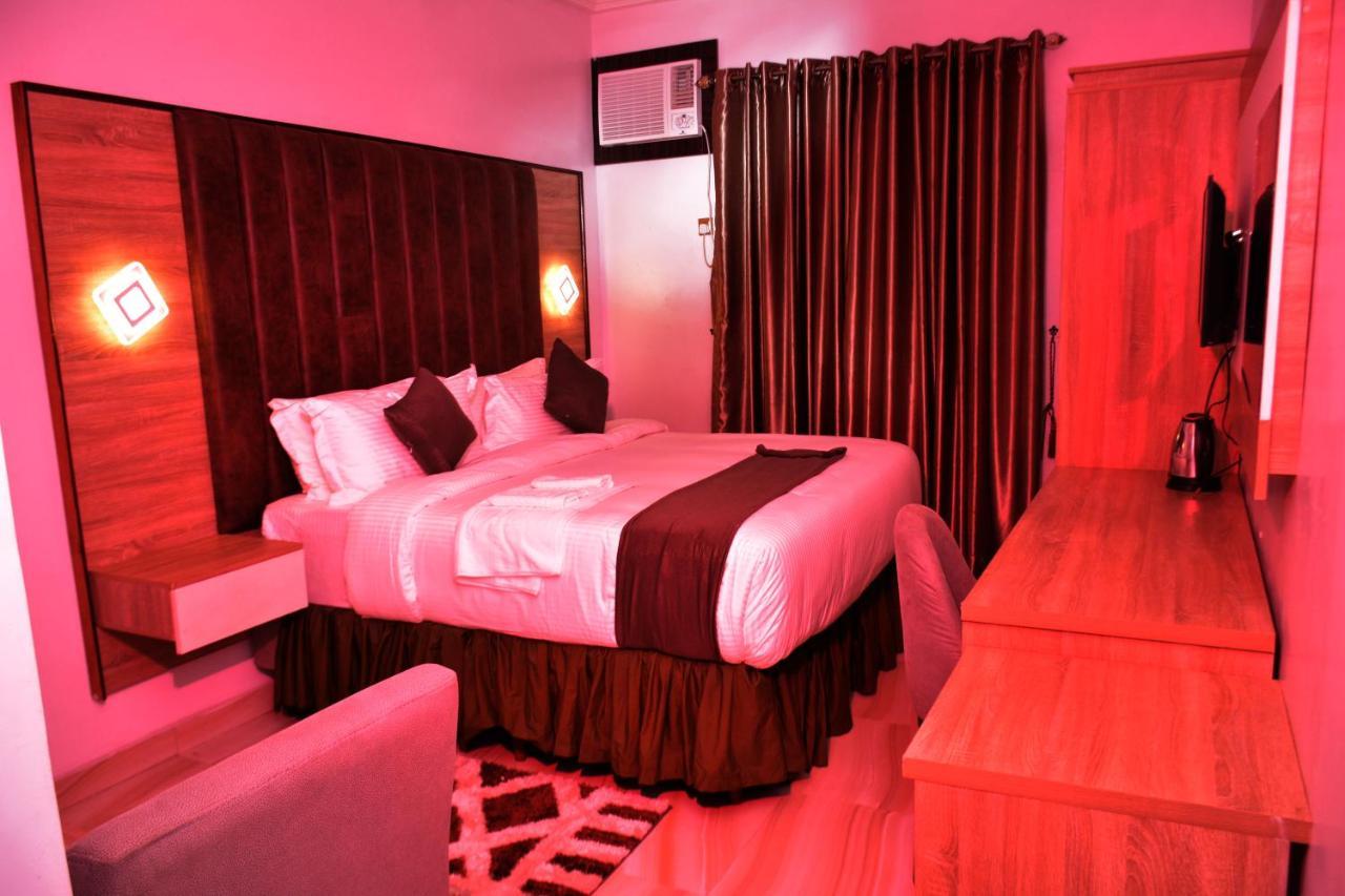 Vacation Villa Hotels And Suites Асаба Екстериор снимка