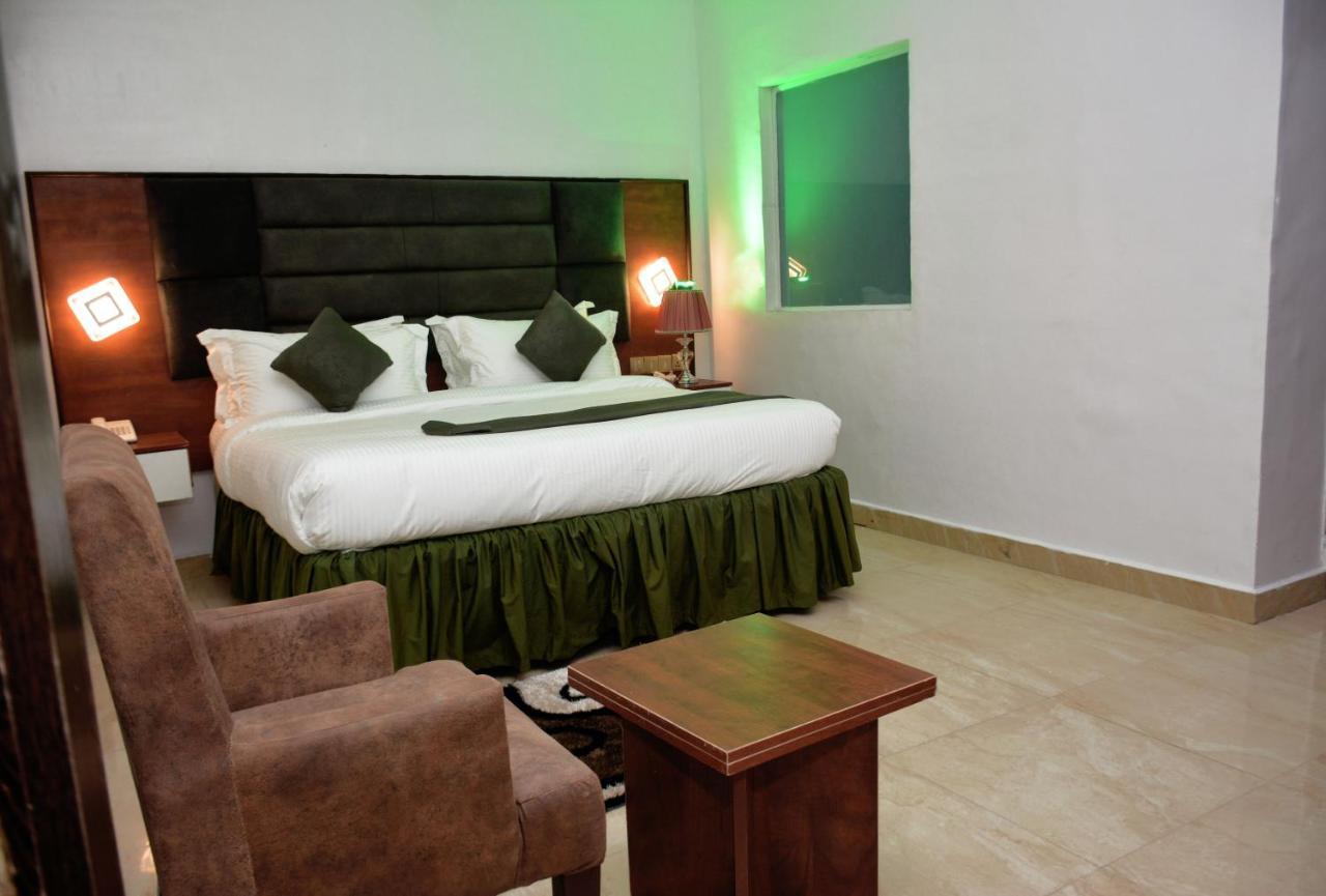 Vacation Villa Hotels And Suites Асаба Екстериор снимка